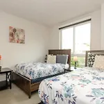 Cozy 3Bed Condo With Balcony & A Rooftop Pool