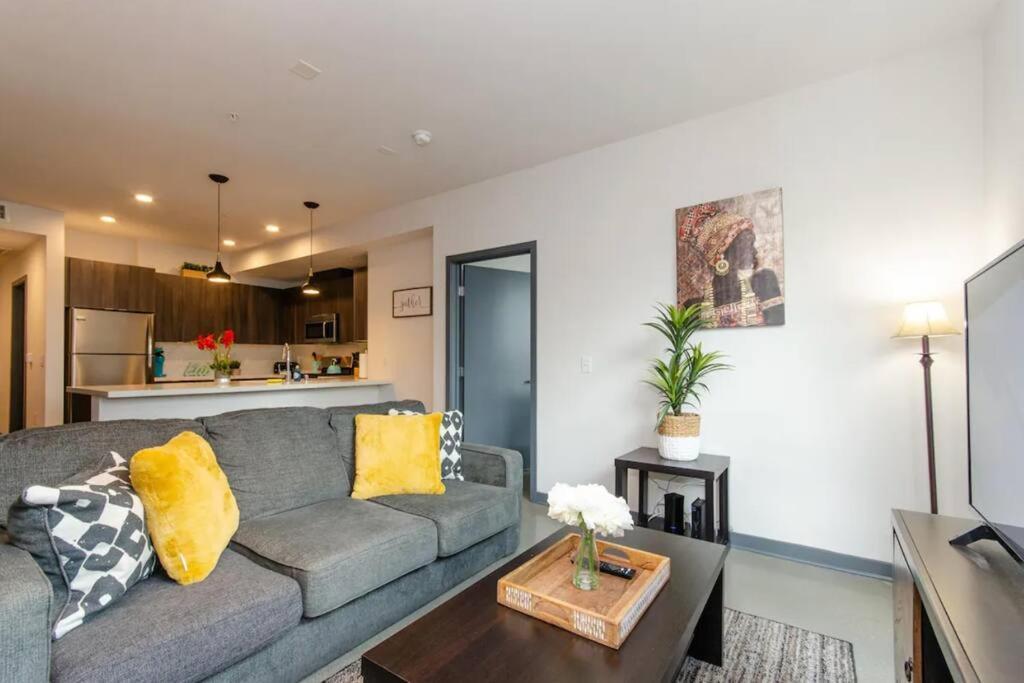 Apartment Cozy 3bed With Balcony & A Rooftop Pool Los Angeles